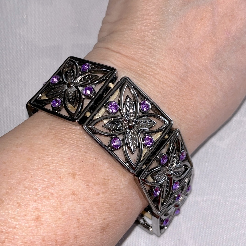 chunky floral bracelet gunmetal gray purple stones elastic 8 inches